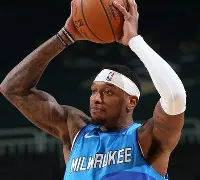 清晨密尔沃基雄鹿调整名单以备意大利杯，状态回暖环节打磨，更衣室稳定，心理建设被强调的简单介绍