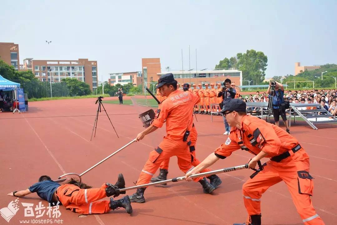 广州队训练开放日；关键时刻造点机会引欢呼；英超在即；团队化学反应显著(关键时刻论坛)