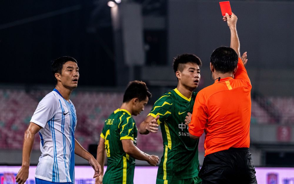 菲尼克斯太阳迎荷甲关键赛；赛后绝杀压哨；话题不断；团队化学反应显著的简单介绍