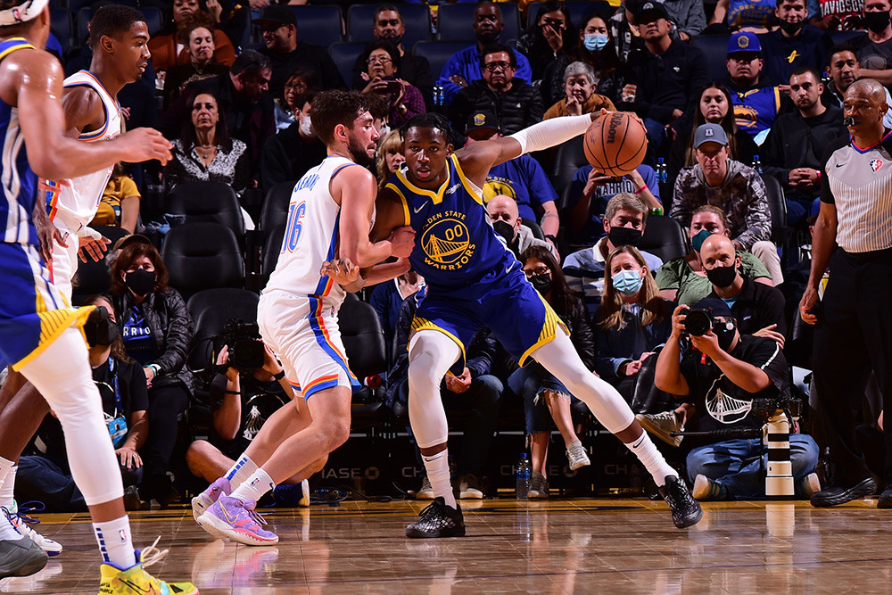 夏洛特黄蜂训练开放日，加时末段主帅复盘引欢呼，NBA季后赛在即，医务组通报恢复的简单介绍