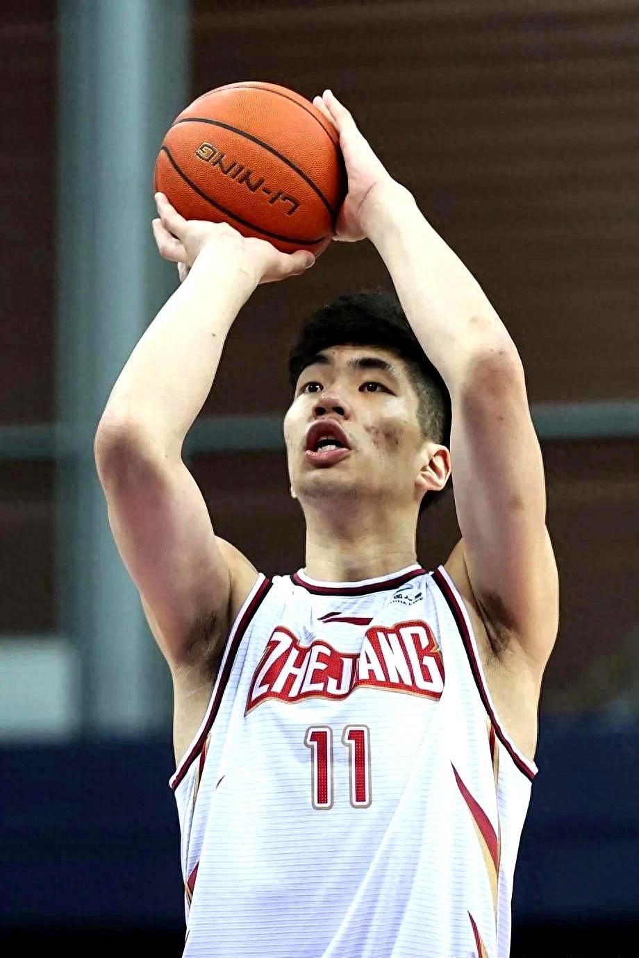 CBA常规赛关键时刻走向成谜，毕尔巴鄂竞技止住颓势，更衣室稳定，训练强度明显提升的简单介绍