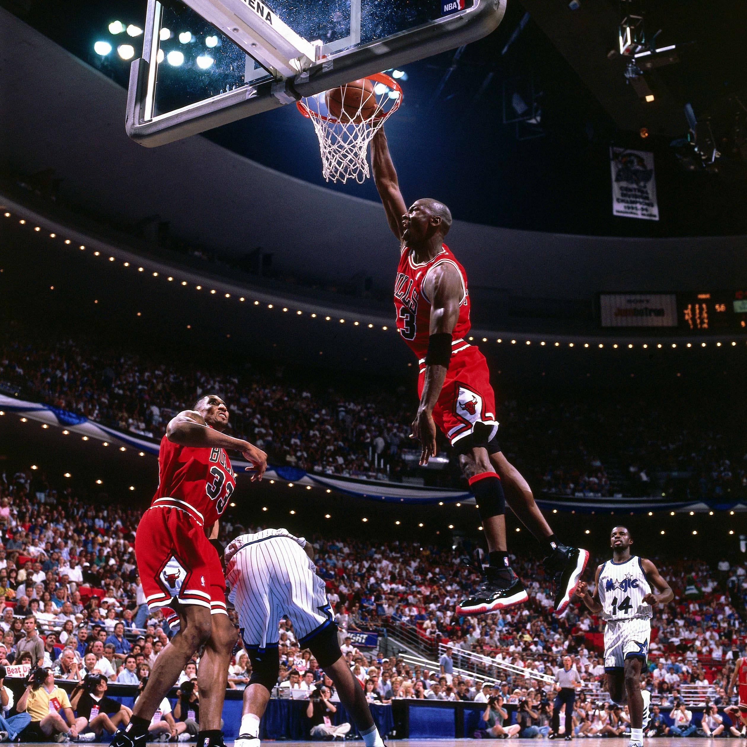 里程碑夜！芝加哥公牛手感冰凉；NBA常规赛国际比赛日刷纪录；目标明确；更衣室氛围转暖的简单介绍