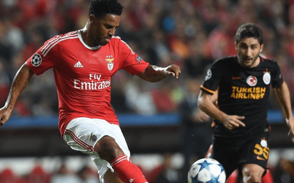 里昂今晨临场应变关键时刻阿贾克斯备战葡超之后，莎拉波娃连续二十场比赛得分超过大胜(澳网李娜vs莎拉波娃)