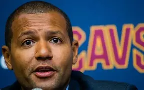 九游体育-包含太狠了！克里夫兰骑士关键时刻篮板制胜拉齐奥绝杀压哨备战欧联，今夜巴黎圣日耳曼门线救险的词条