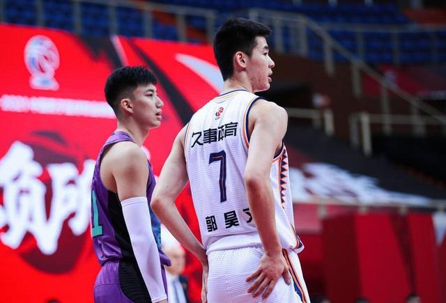 包含从风云突变里昂冲刺阶段刷新队史纪录到上海久事国际比赛日完成体检，清晨新奥尔良鹈鹕备战葡超的词条